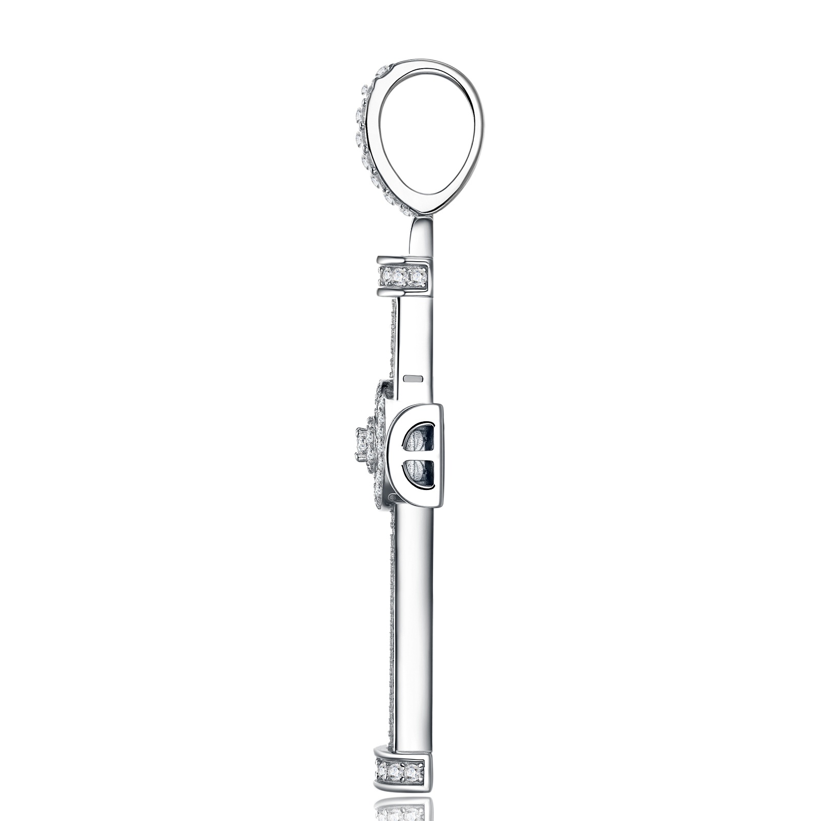 A Luxurious And Fashionable Minimalist Jewelry Pendant Necklace Featuring Top-quality Moissanite, Made Of S925 Silver Electroplated With Platinum.