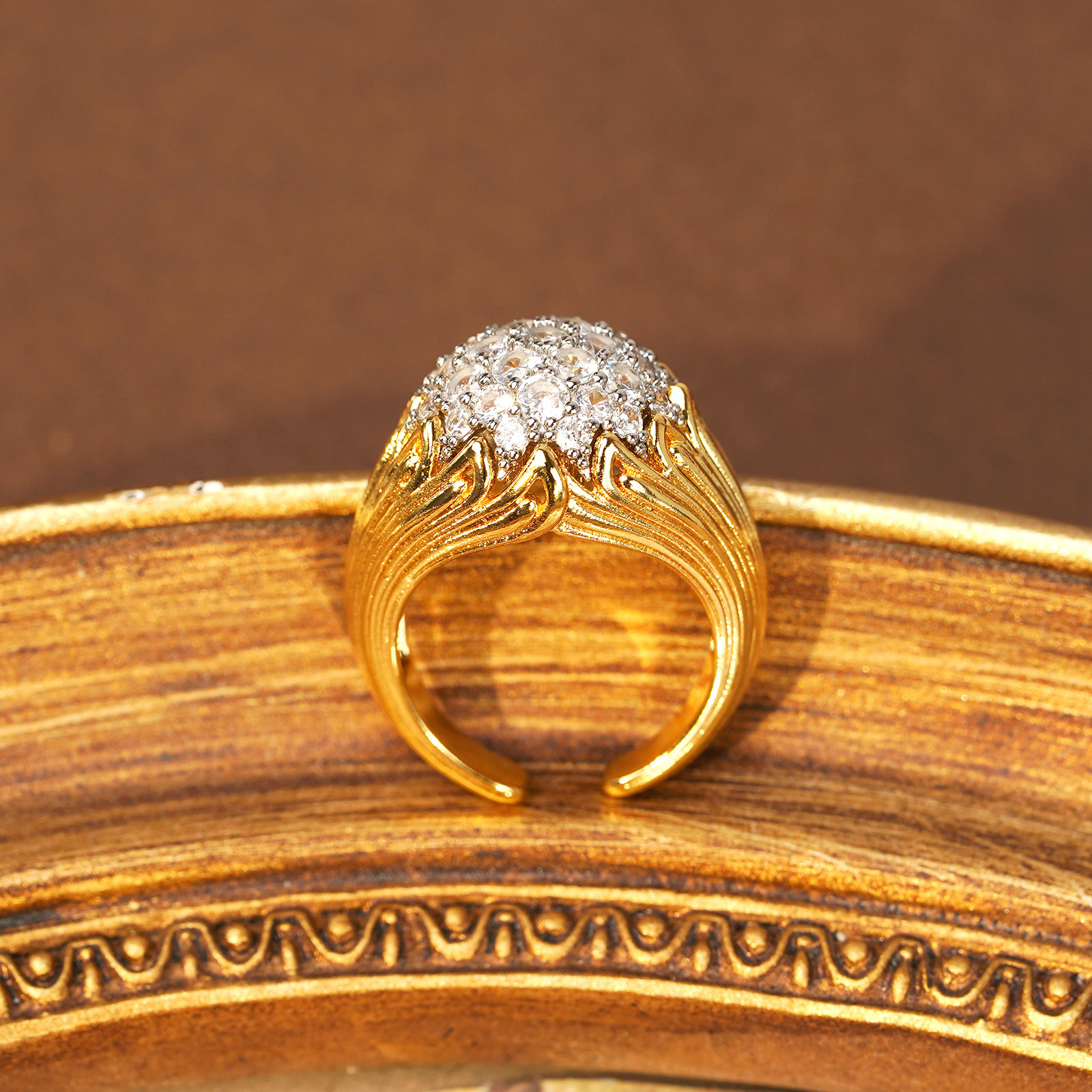 Fashionable Vintage Diamond-Encrusted Elegant Ring