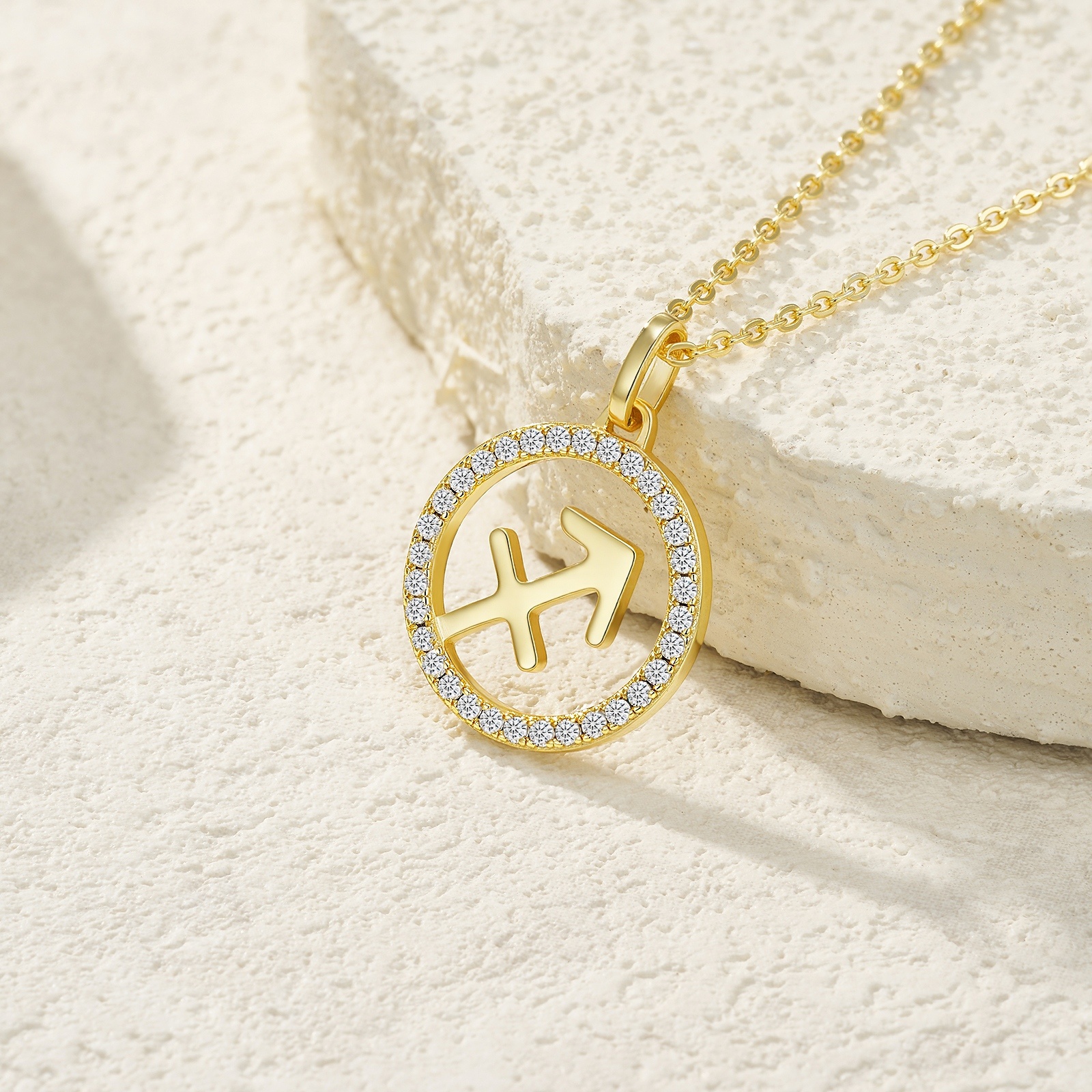 A Luxurious And Fashionable Minimalist Jewelry Pendant Necklace Featuring Top-quality Moissanite, Made Of S925 Silver Electroplated With Gold.