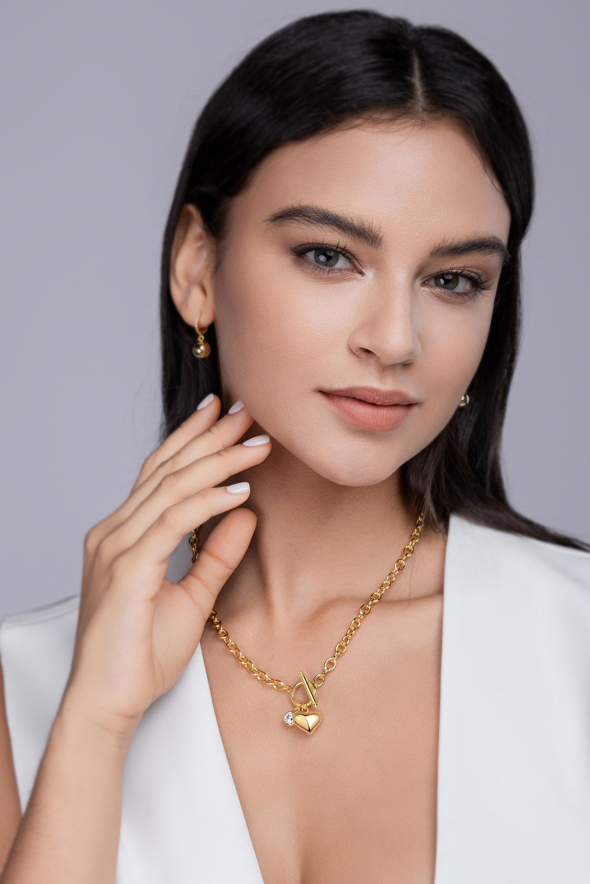 A Luxurious And Fashionable Minimalist Jewelry Pendant Necklace With A 1-carat Top-quality Morganite Gemstone, Made Of S925 Silver Electroplated With Gold.