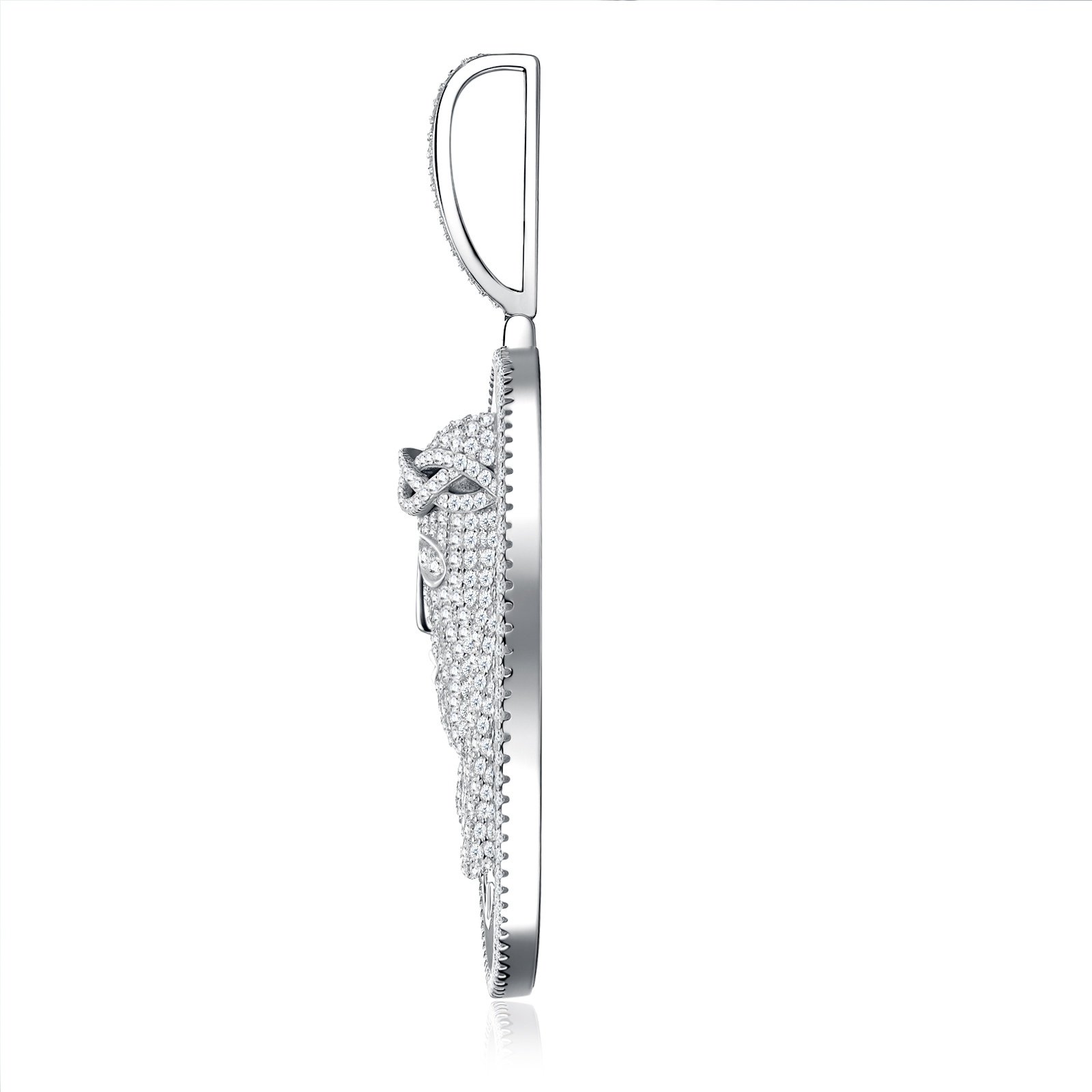 A Luxurious And Fashionable Minimalist Jewelry Pendant Necklace Featuring Top-quality Moissanite, Made Of S925 Silver Electroplated With Platinum.