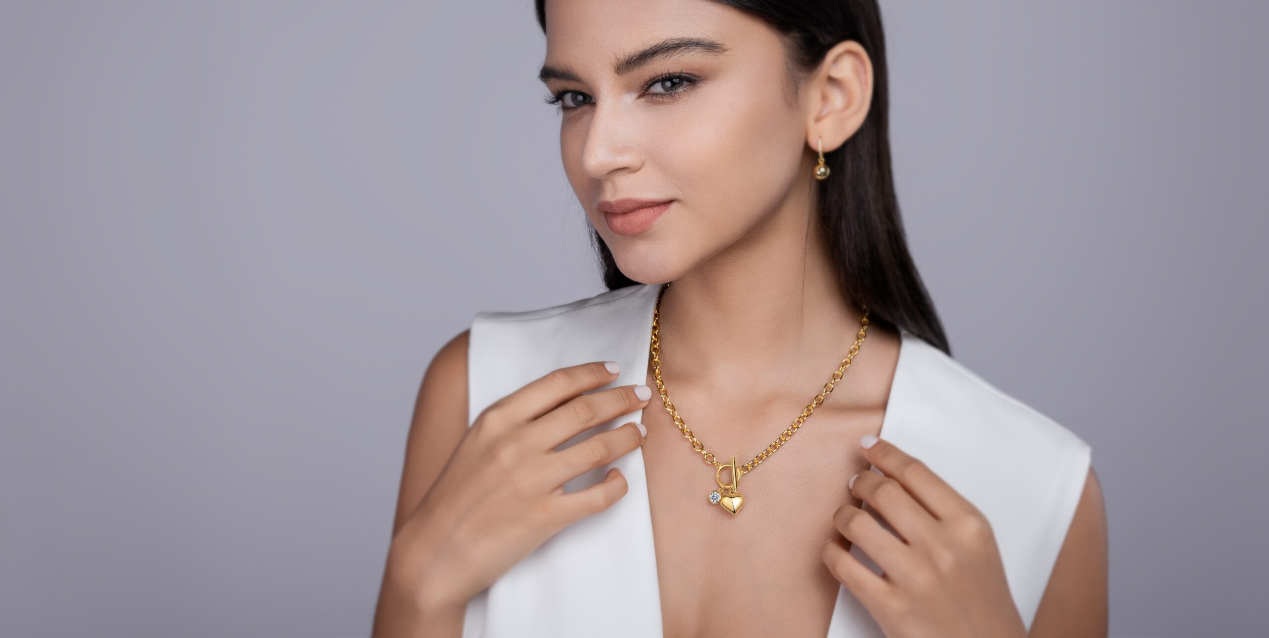 A Luxurious And Fashionable Minimalist Jewelry Pendant Necklace With A 1-carat Top-quality Morganite Gemstone, Made Of S925 Silver Electroplated With Gold.