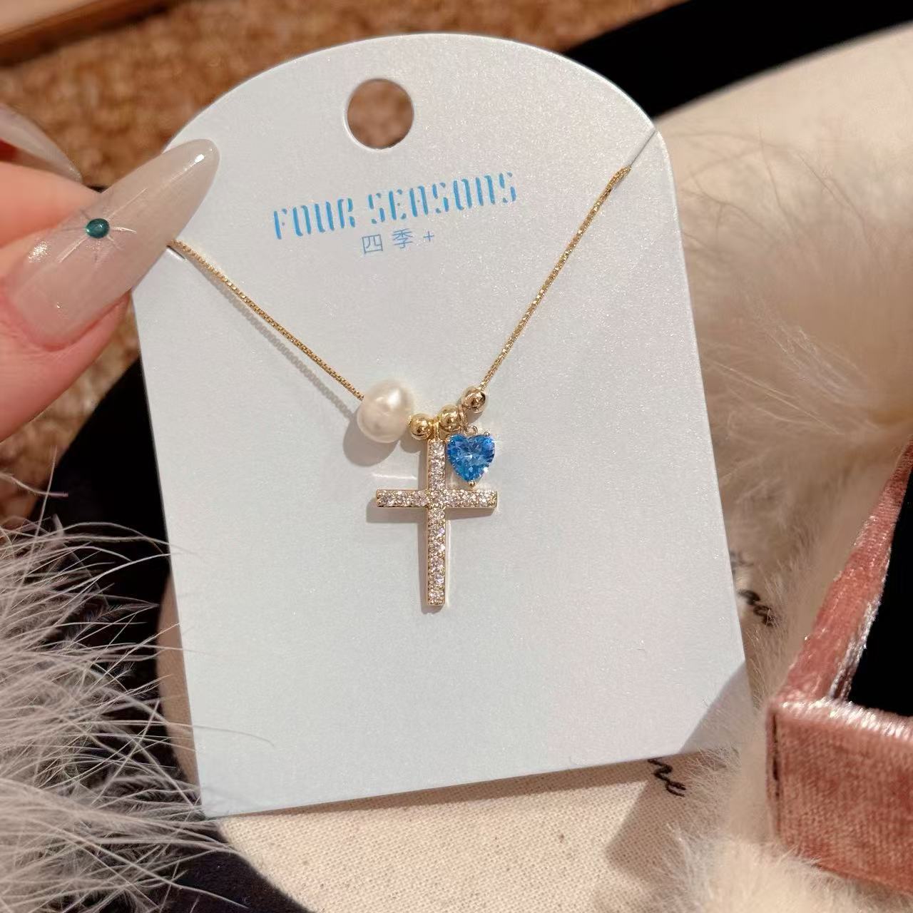 Pearl-and-zircon Clavicle Necklace Delicate And Elegant