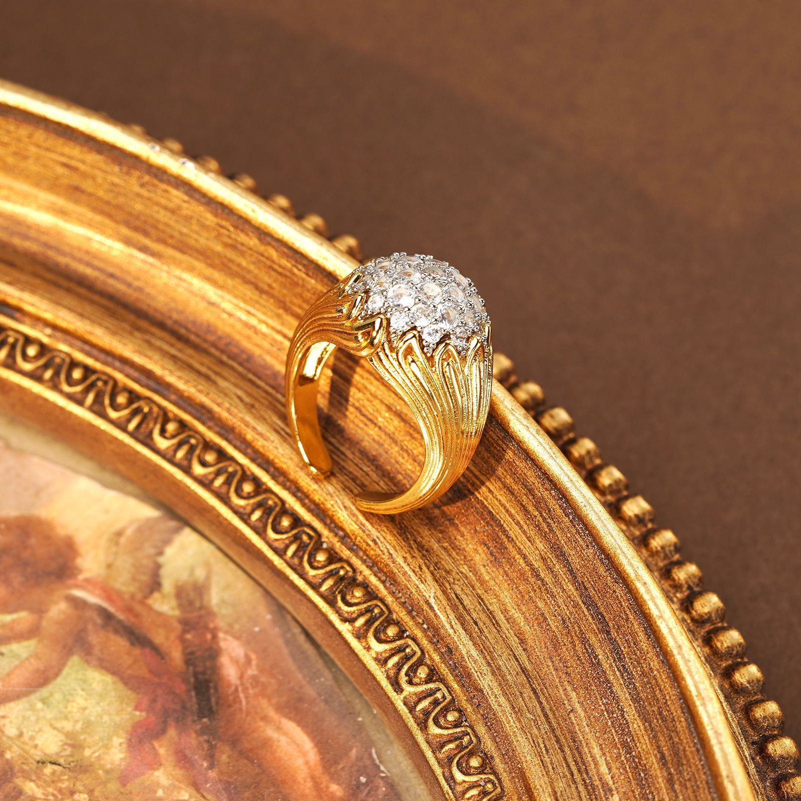 Fashionable Vintage Diamond-Encrusted Elegant Ring