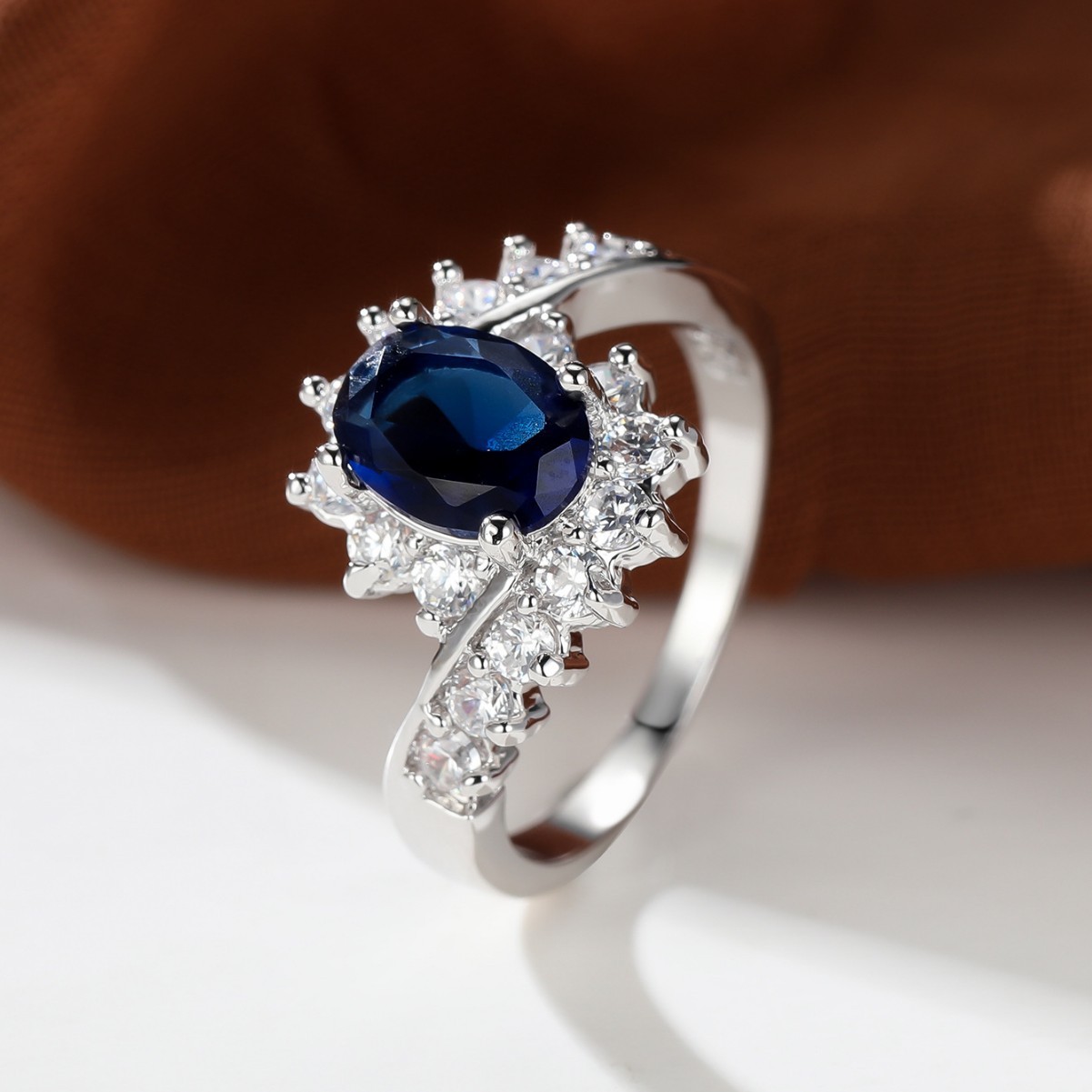 Fashionable Oval Purple Diamond-Encrusted Zircon Ring