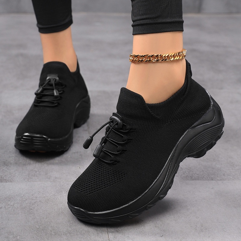 Casual Women's Flyknit Shoes With A Round Toe