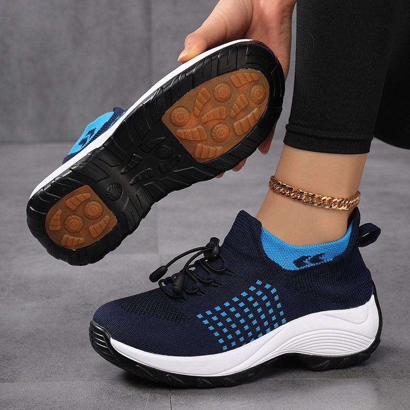 Casual Women's Flyknit Shoes With A Round Toe